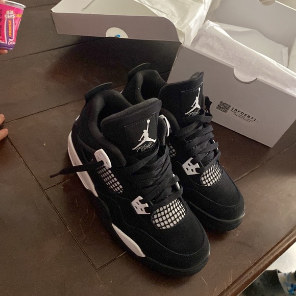 Jordan 4s black and white - Picture 4 of 5